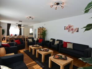 Villa | Living area - Garden-view Villa in Medebach Kustelberg (Medebach)