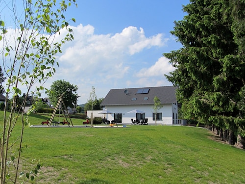 Garden-view Villa in Medebach Kustelberg