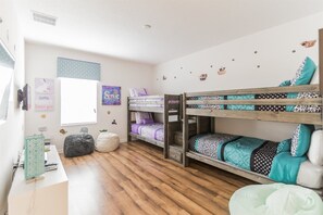 6 bedrooms, desk, iron/ironing board, free WiFi - Lovely 6 Bedroom Home in the Solterra Community - 518 (Davenport)