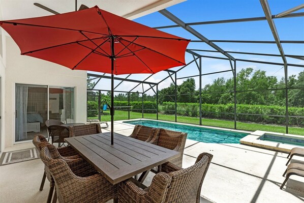 House | Outdoor dining - Lovely 4 Bedroom, 3.5 Bath Home With South Facing Pool and spa - 521 (Davenport)