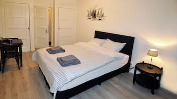 WiFi, bed sheets