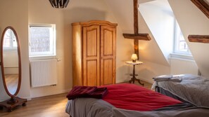 3 bedrooms, desk, iron/ironing board, travel cot - Homerez - Apt fireplace Eguisheim (Eguisheim)