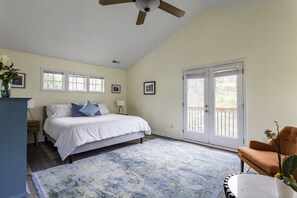 3 bedrooms, iron/ironing board, WiFi, bed sheets - 5 min to DT AVL ! Sparkling CLEAN, hip chic (Woodfin)