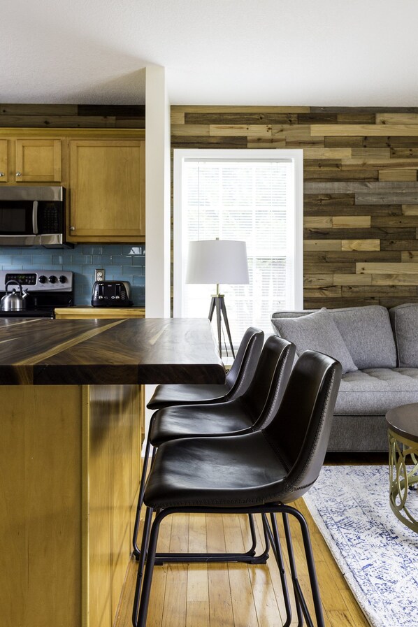 Interior - 5 min to DT AVL ! Sparkling CLEAN, hip chic (Woodfin)