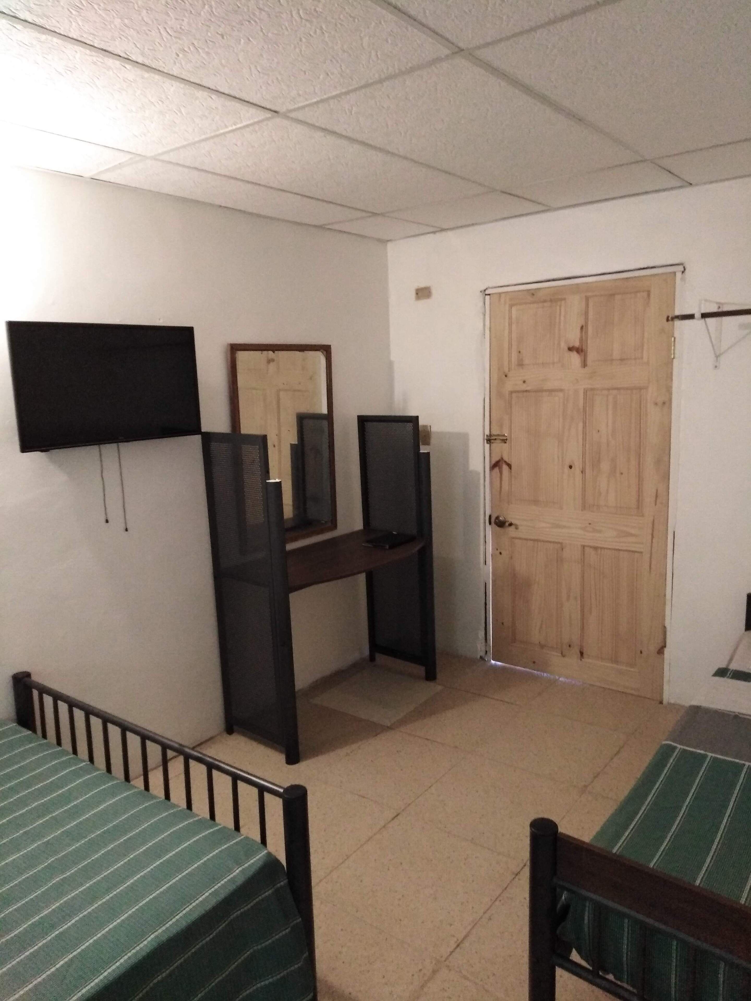 2 habitaciones, escritorio, wifi gratis y ropa de cama 