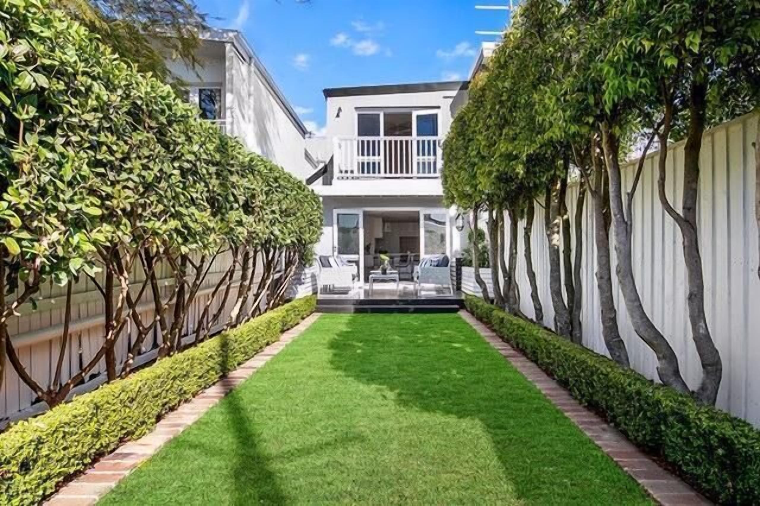 BONDI ELEGANCE - CONTEMPORARY 4-BEDROOM TERRACE NESTLED IN THE HEART OF BONDI