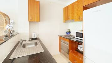 Căn hộ | Bếp riêng | Tủ lạnh, lò vi sóng, lò nướng, bếp nấu