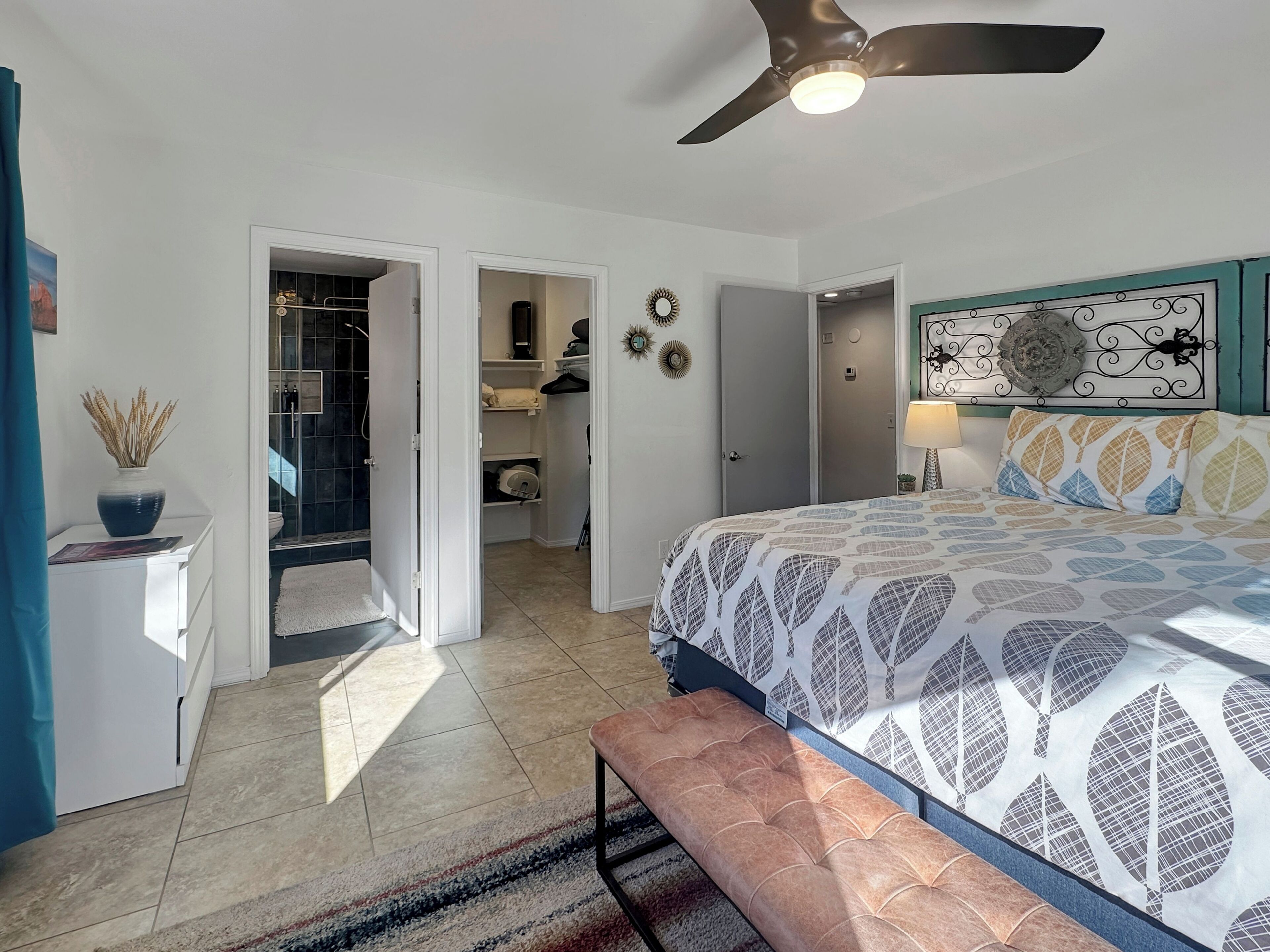 2 habitaciones, tabla de planchar con plancha y wifi gratis 