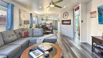 Älytelevisio, takka, Netflix, kirjoja