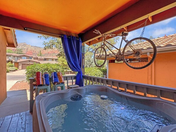 Outdoor spa tub - Chic Bicycle House-Views-Hot Tub-Pets OK, The Bicycle House~ Red Rock Getaway (Sedona)