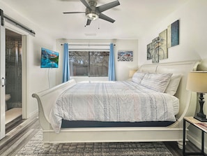 2 bedrooms, iron/ironing board, free WiFi, bed sheets - Chic Bicycle House-Views-Hot Tub-Pets OK, The Bicycle House~ Red Rock Getaway (Sedona)