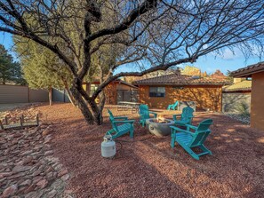 Property grounds - Sedona House -Trail Close-Self Ck In-Washr/Dryr-PetsOK,Red Rock Getaway (Sedona)