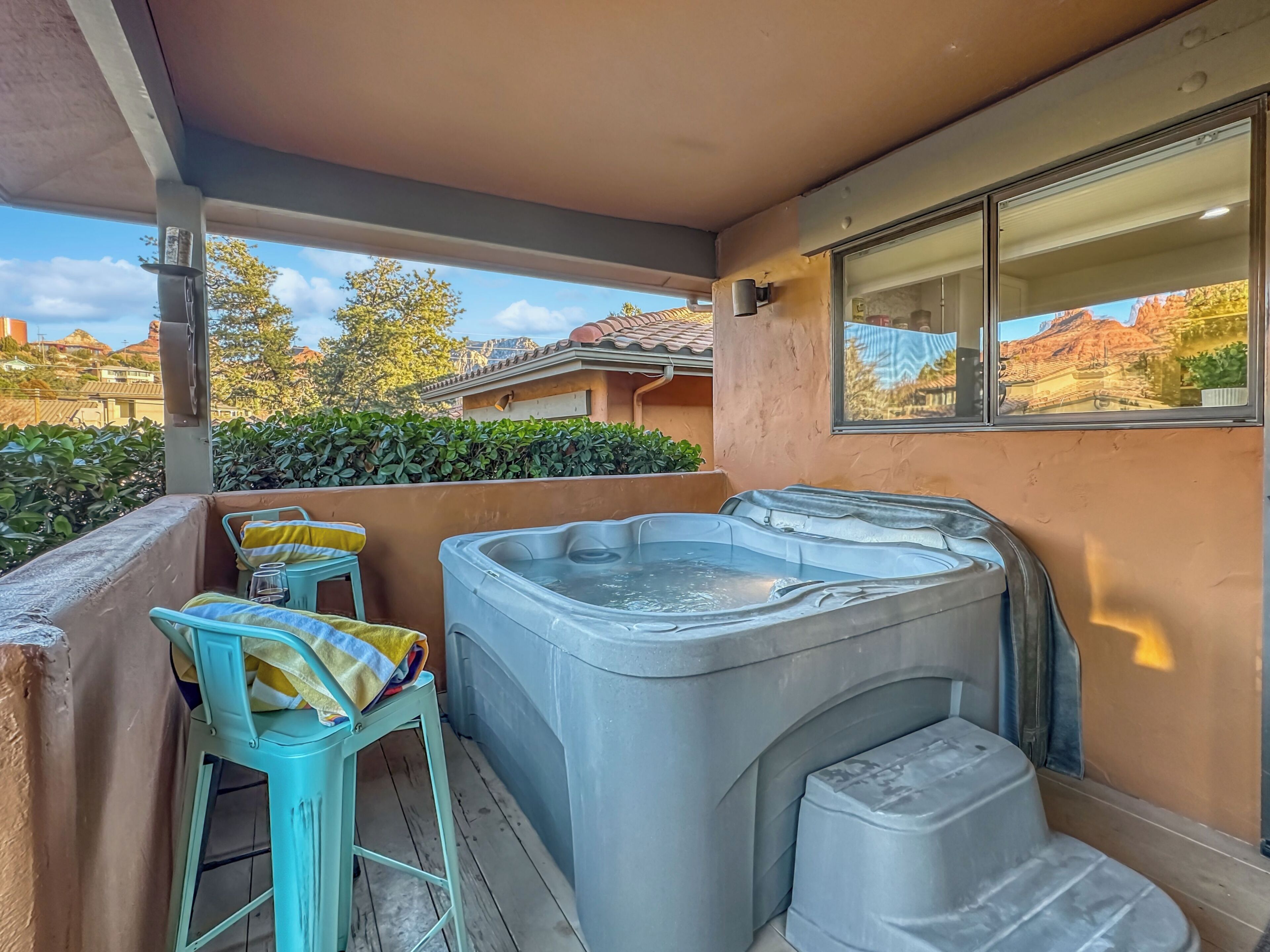 Outdoor spa tub