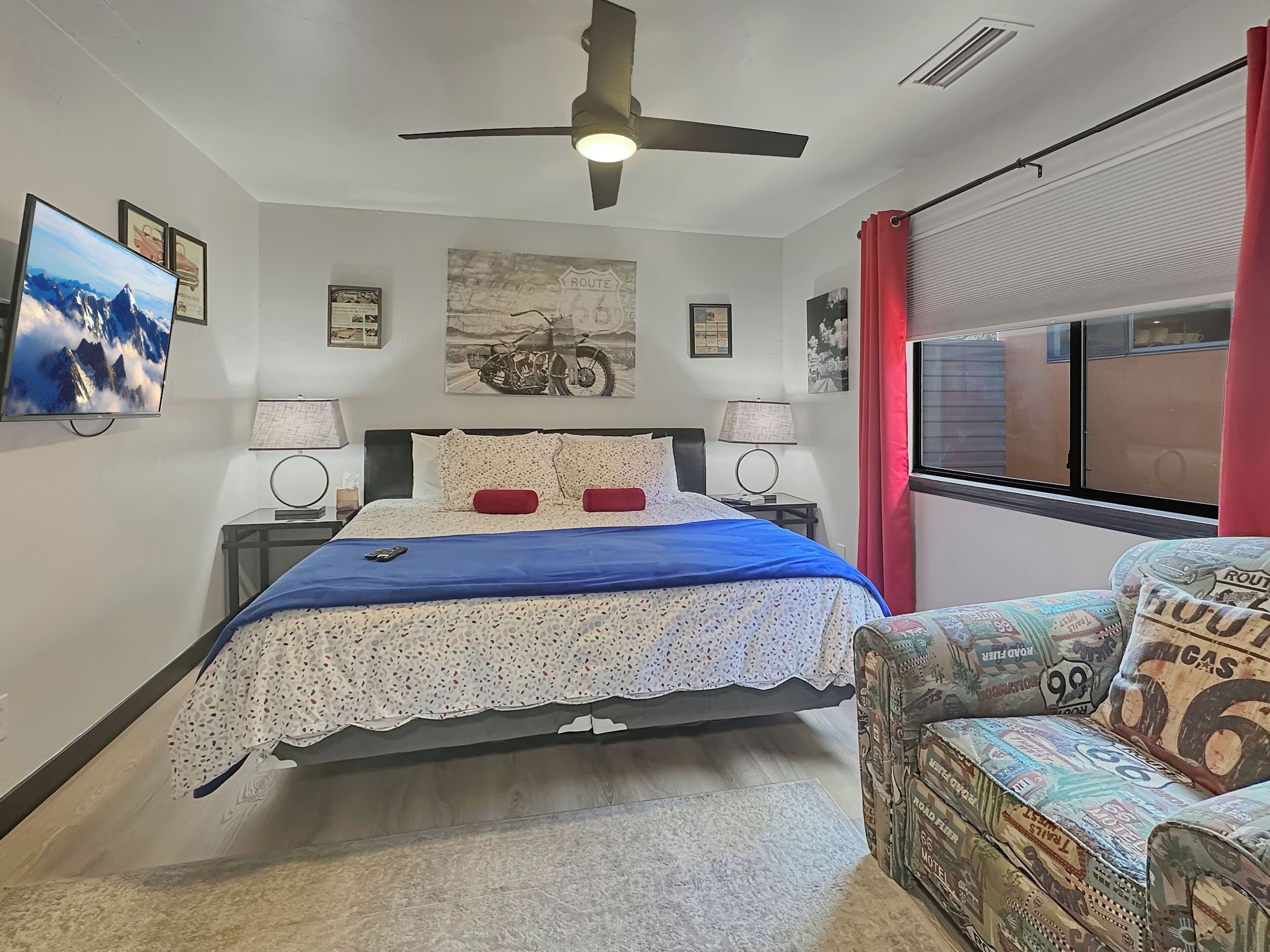 2 slaapkamers, een bureau, een strijkplank/strijkijzer, gratis wifi