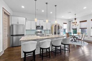 Dishwasher, dining tables - Bella Mar - Villas of Frangista, Community Pool, Walk to the Beach + Dining! (Miramar Beach)