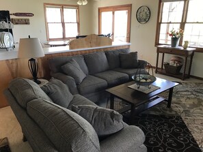 Smart TV, fireplace, DVD player, books - ALL SEASONS Retreat! Memories*Family*Friends*Fire Pit*Fish*Deep Water*Kayaks (Goreville)