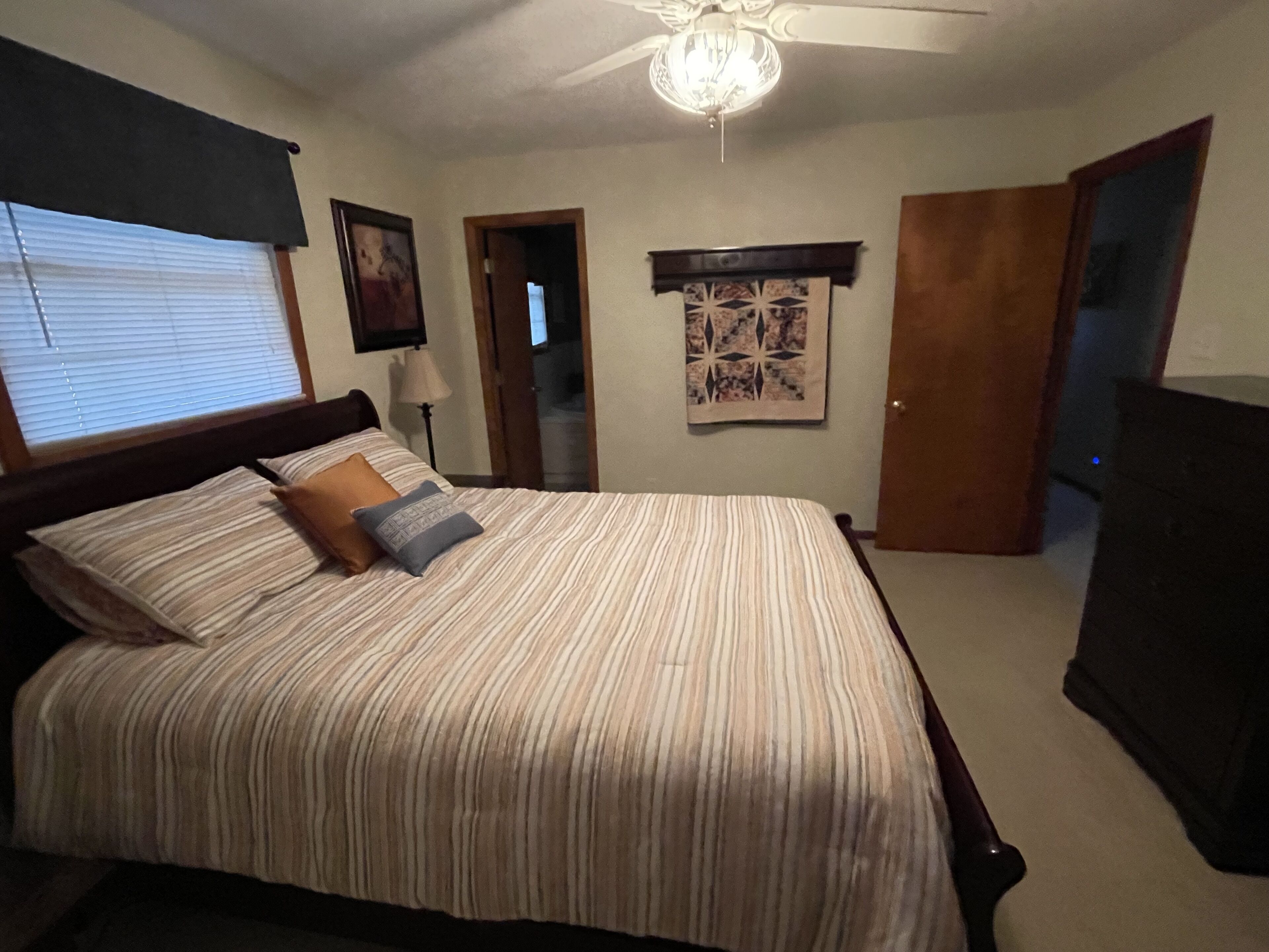 4 bedrooms, iron/ironing board, free WiFi, bed sheets