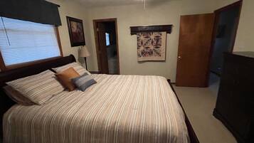 4 bedrooms, iron/ironing board, free WiFi, bed sheets