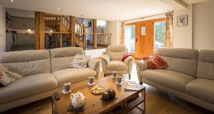 Apple Tree Barn - a barn that sleeps 7 guests in 3 bedrooms
