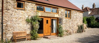 Apple Tree Barn - a barn that sleeps 7 guests in 3 bedrooms