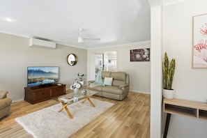 House | Living area - Guest House on Guy (Forster)