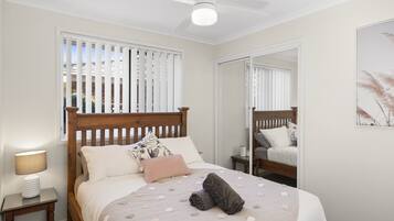 4 bedrooms, iron/ironing board, free WiFi, bed sheets