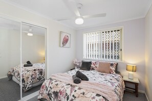 House | 4 bedrooms, iron/ironing board, free WiFi, bed sheets - Guest House on Guy (Forster)
