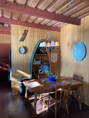 Dining - Sunset Cove Lake Muskoka (Torrance)