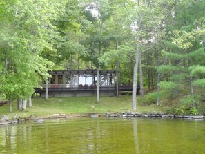 Property grounds - Sunset Cove Lake Muskoka (Torrance)