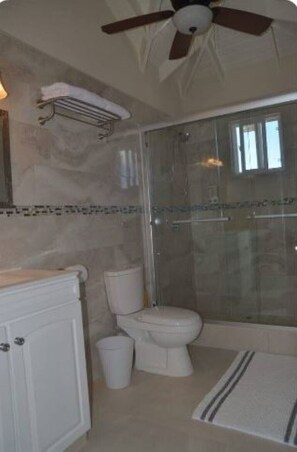 Shower, hair dryer, towels, soap - IXORAS BEACH APARTMENTS (2 bedrooms) (St Peter)