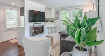 Charming 1950s Beach Cottage Apt A