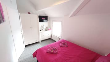 Doppelzimmer, 1 Doppelbett | Individuell dekoriert, individuell eingerichtet, Schreibtisch