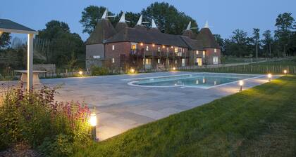 Amazing Oast House by Bloom Stays - sleeps 22