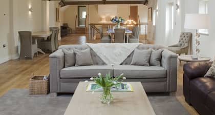 Finchcocks Oast 1-22 - nukkuu 22 vierasta 9 makuuhuoneessa