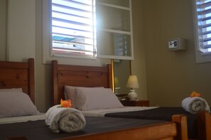 Chambre Triple, salle de bains privée