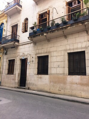 Fachada de la propiedad