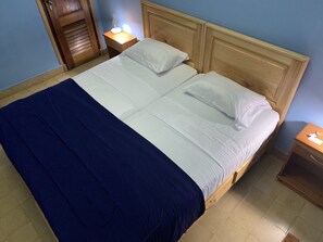 Minibar, cortinas blackout, wifi y ropa de cama 