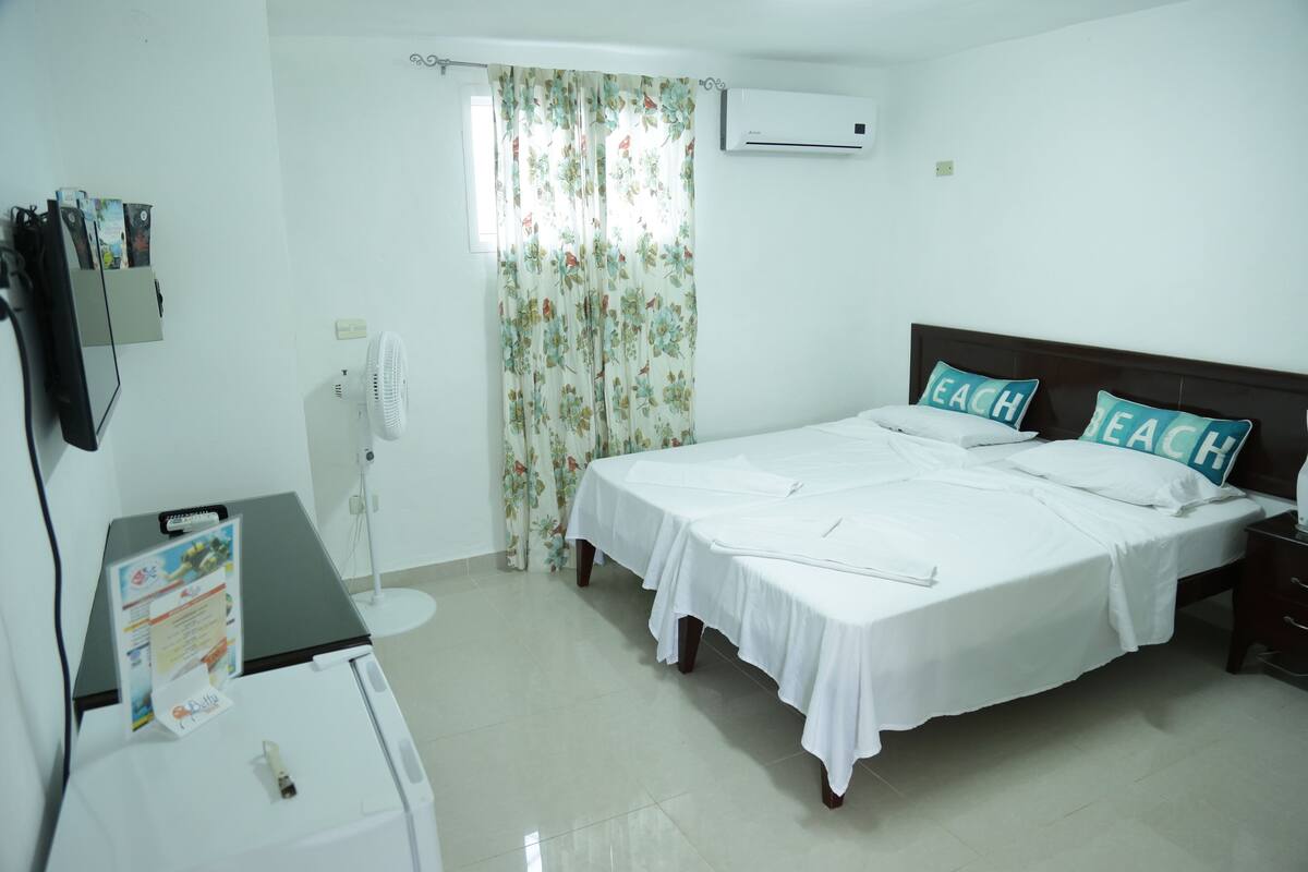 Minibar, in-room safe, bed sheets