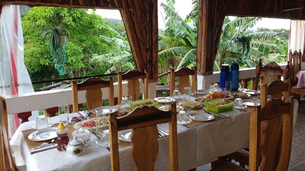 Guests can dine al fresco amidst lush greenery and banana trees.