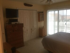 4 bedrooms, iron/ironing board, WiFi