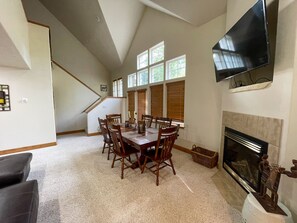 Dining - The Grand Getaway off Ski Hill Road (Driggs)