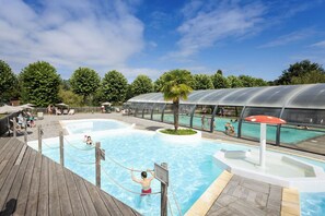 Kolam renang tertutup, kolam renang terbuka bermusim, payung kolam 