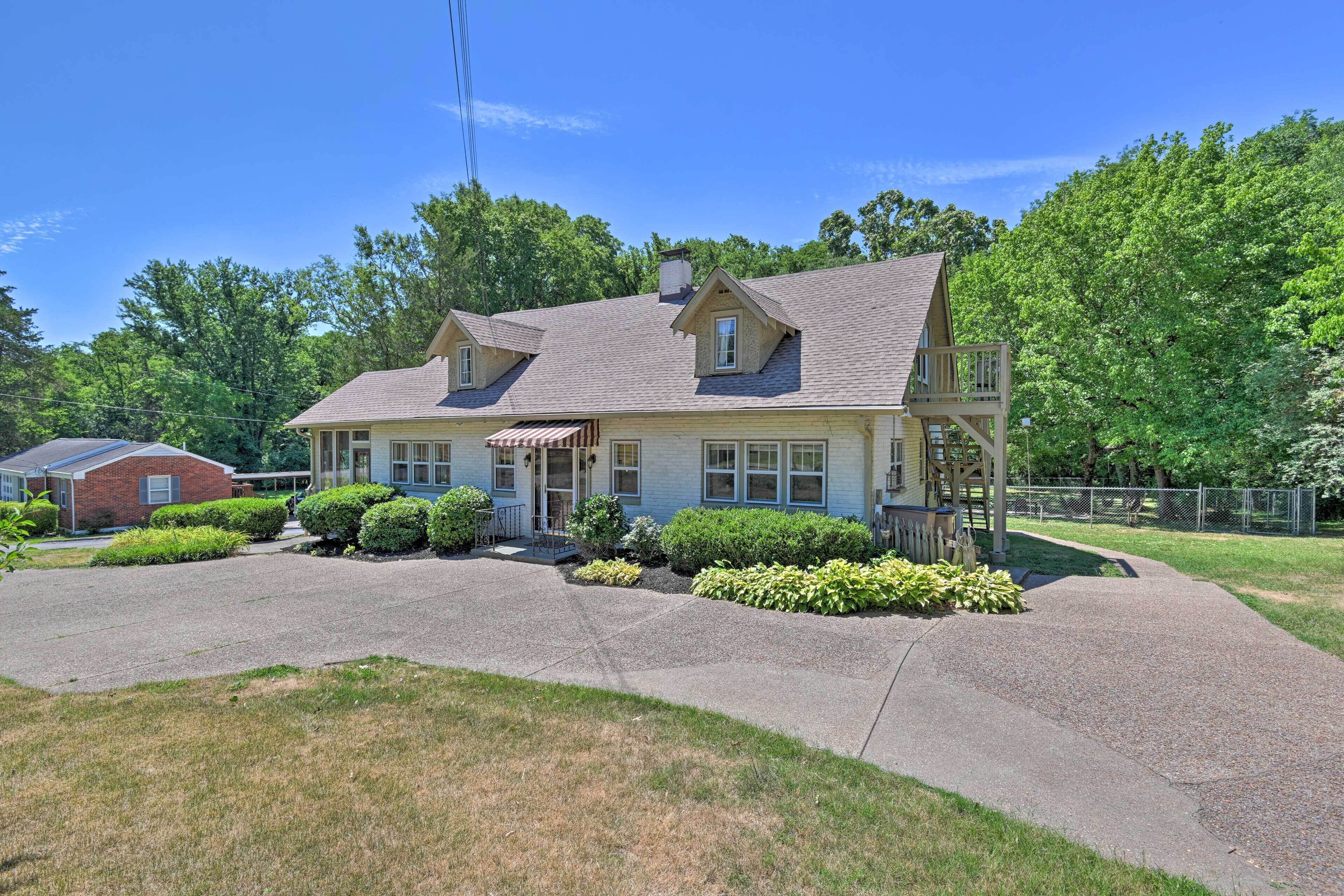 Spacious Nashville Retreat ~ 6 Miles to Broadway!