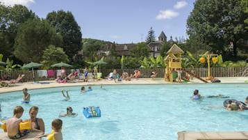 Seasonal outdoor pool, pool umbrellas, sun loungers