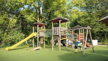 Children’s play area – outdoor