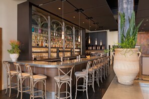 Bar (trong khuôn viên)