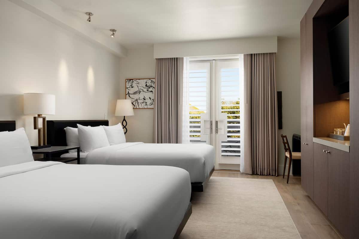 Kamer, 2 queensize bedden, uitzicht op stad | Luxe beddengoed, donzen dekbedden, pillowtop-bedden, een minibar