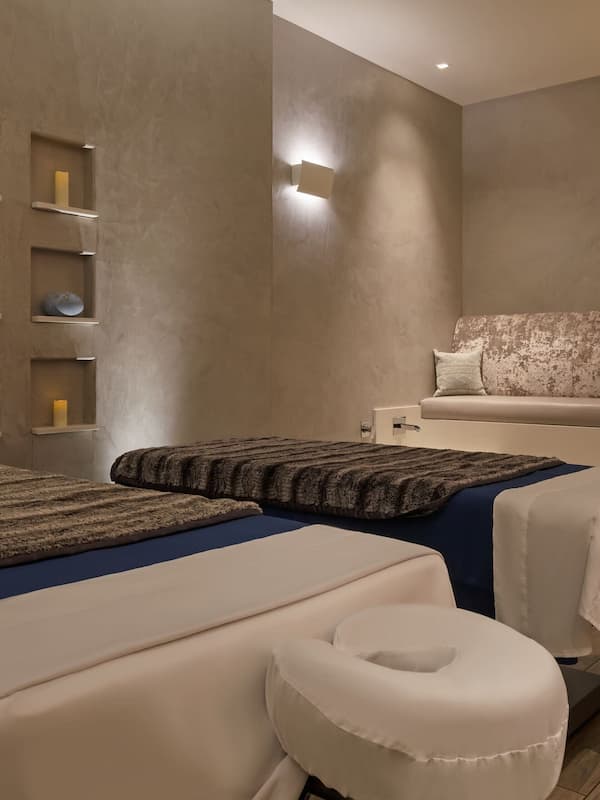 Couples treatment rooms, steam room, body treatments, aromatherapy
