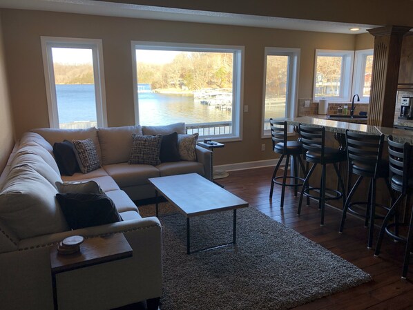 Smart TV - Fully Remodeled Lakefront Home with Beautiful Views of Lake of the Ozarks! (Camdenton)