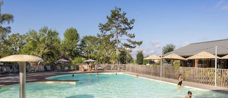 Seasonal outdoor pool, open 9:00 AM to 6:00 PM, pool umbrellas